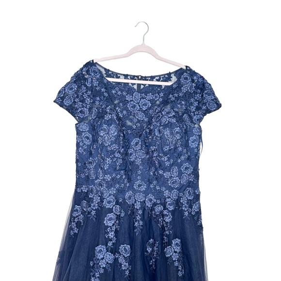 NWT La Femme Size 20 Navy Intricate Lace Long Tulle Gown Plus - Picture 4 of 12